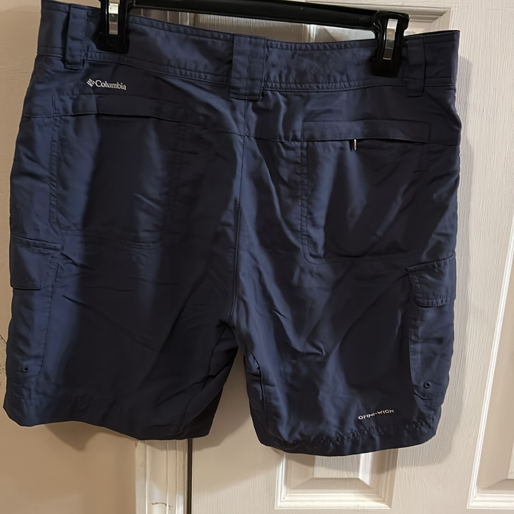 Women’s Columbia shorts size 10, like newborn wants navy blue - Picture 2 of 6